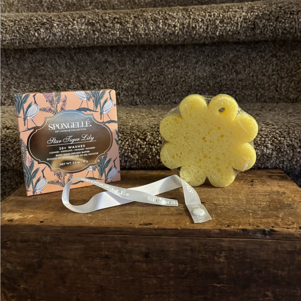 Spongelle Yellow Flower Shower Buffer Sponge with Ribbon